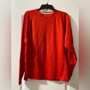 Long sleeve athletic shirt